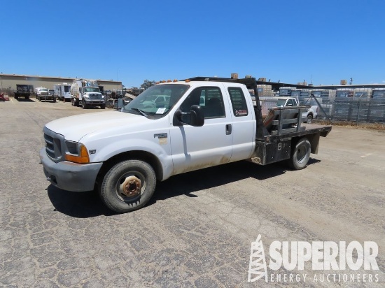 1999 FORD F-350 2WD Club Cab Dually Flatbed Truck