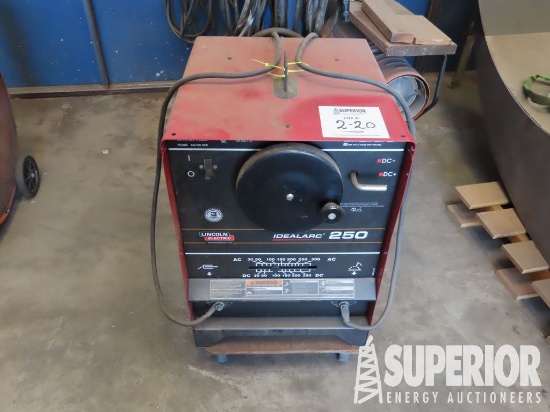 LINCOLN Idealarc 250 AC/DC Elec Welder