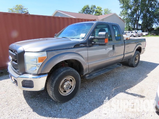 2011 FORD F-250 4WD Club Cab Pickup