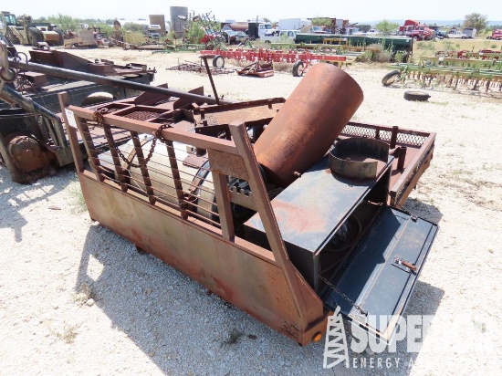 7'11"W x 9'L Roustabout Bed