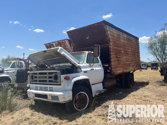 1976 GMC S/A Cotton Bar Spreader Truck