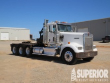 2008 KENWORTH W900 T/A Winch Tractor w/Pusher Axle & Day Cab