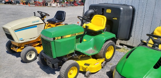 JD 318 Riding Mower w/bagger