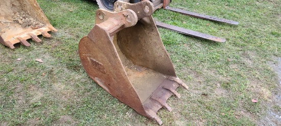 24" Backhoe Bucket