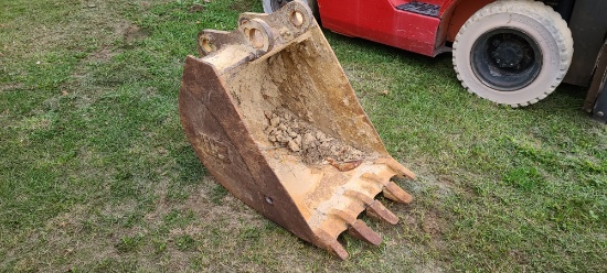 24" Backhoe Bucket