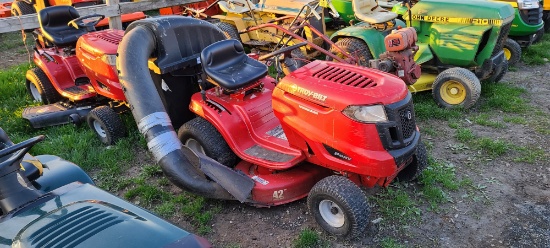 Troybilt Pony Riding Mower w/bagger (RUNS)