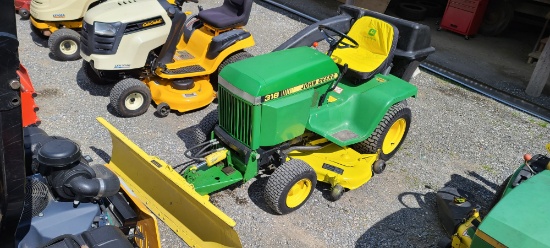 JD 316 Riding Mower w/snowblade & bagger (RUNS)(DEALER TRADE IN)