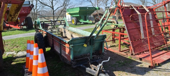 New Idea 17 Ground Drive Manure Spreader