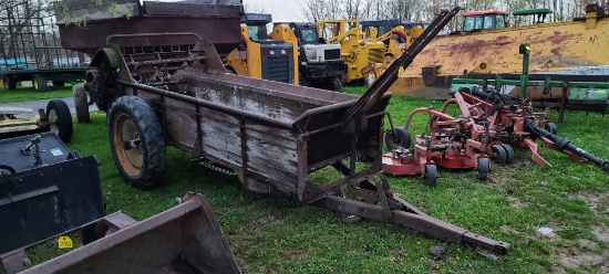 New Idea Ground Drive Manure Spreader