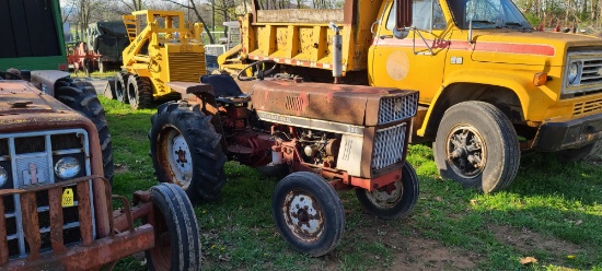 International 284 Tractor (RUNS)