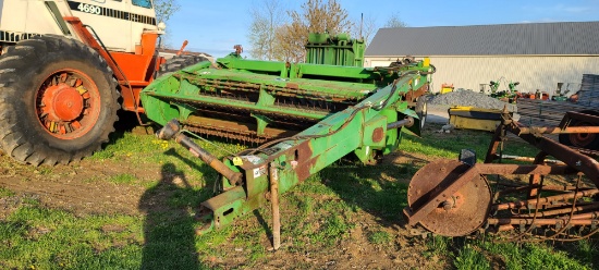 John Deere 820 Haybine