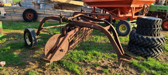 New Idea 402 Rake