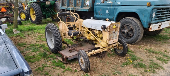 Farmall Cub w/belly mower (RUNS)