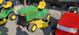 John Deere 425 Riding Mower (RUNS)