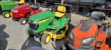 2010 John Deere X320 W/Bagger Riding Mower (RUNS)