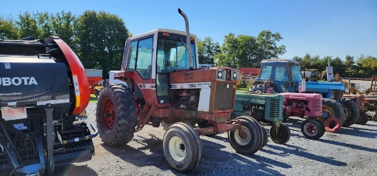 International 886 Tractor (RUNS) (AS IS)