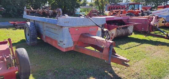 New Idea 352 Manure Spreader