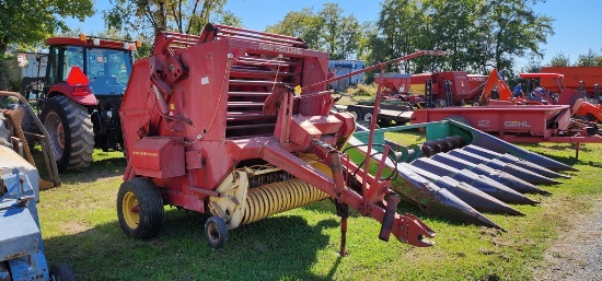 New Holland 847 Round Baler