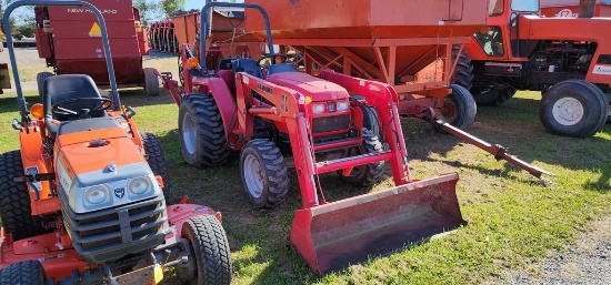 Mahindra 2615 Compact W/ML106 Loader & Backhoe (RUNS) (AS IS)