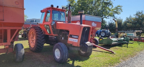 Allis Chalmers 7020 Tractor (RUNS)