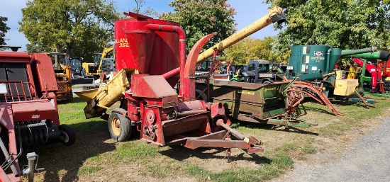 New Holland 352 Grinder Mixer