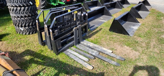 New Tomahawk 48" 2800lb. Skidloader Forks