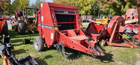 Case International 8430 Round Baler