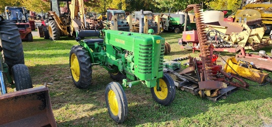 John Deere M Tractor (RUNS)