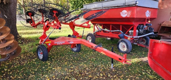 Kuhn SR110GII 10 Wheel Rake (LIKE NEW)