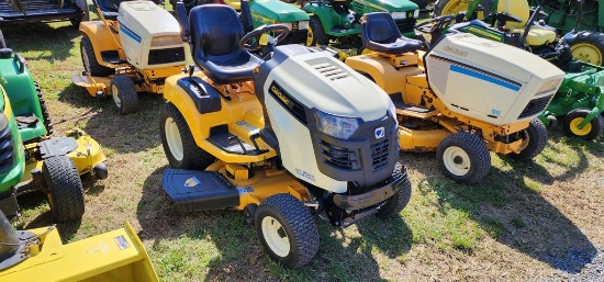 Cub Cadet GT2042 Riding Mower (RUNS AND DRIVES)