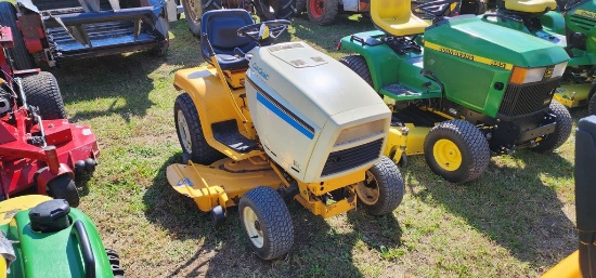 Cub Cadet 1443 Riding Mower (RUNS AND DRIVES)