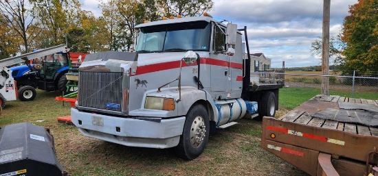 1991 Volvo Flatbed Truck (RUNS) (TITLE)