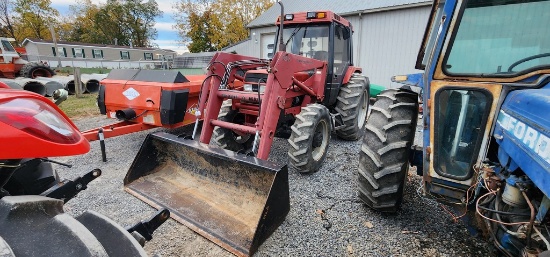1991 Case International 895 Tractor W/2255 Loader (RIDE AND DRIVE)
