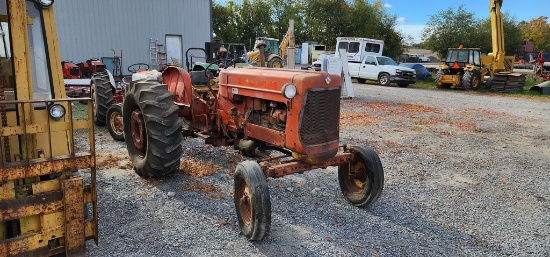 Allis Chalmers D17 Tractor (AS IS)