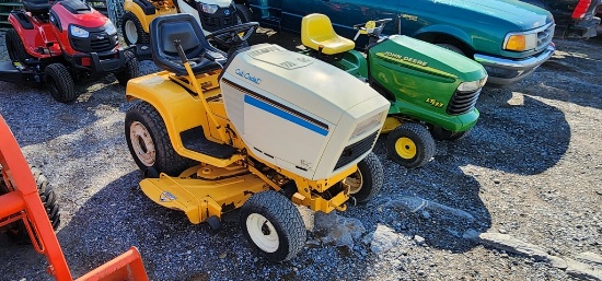 Cub Cadet 1440 Riding Mower (RUNS)(DEALER TRADE IN)