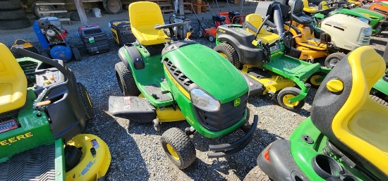 John Deere D130 Riding Mower (RUNS)(DEALER TRADE IN)