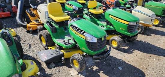 John Deere E140 Riding Mower (RUNS)(DEALER TRADE IN)