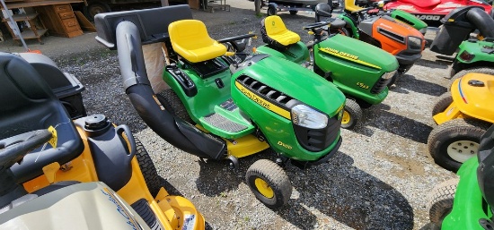 John Deere D100 Riding Mower (RUNS)(DEALER TRADE IN)