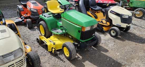 John Deere 425 Riding Mower (RUNS)(DEALER TRADE IN)