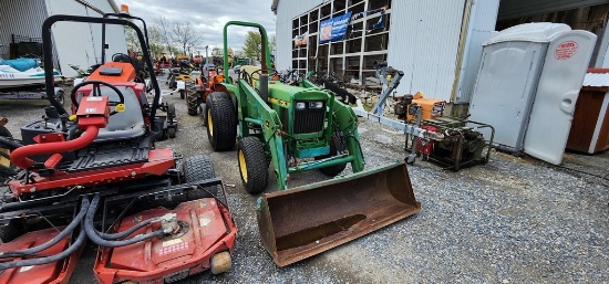 John Deere 750 Tractor W/67 Loader (RUNS)