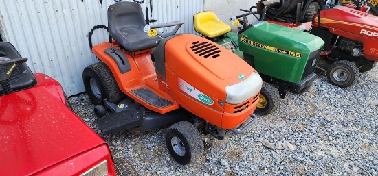 Scotts 42" Riding Mower (RUNS)(DEALER TRADE IN)