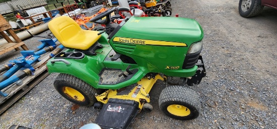 John Deere X700 Riding Mower (RUNS)