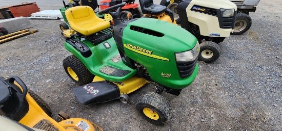 John Deere L100 Riding Mower (RUNS)