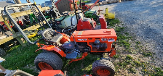 Kubota B7100 Tractor (RUNS)