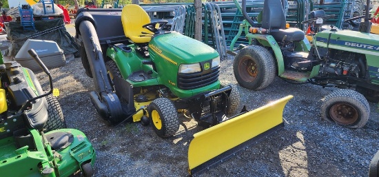 John Deere X485 Riding Mower (RUNS)(DEALER TRADE IN)