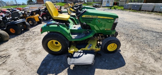 John Deere X740 Riding Mower (RUNS)