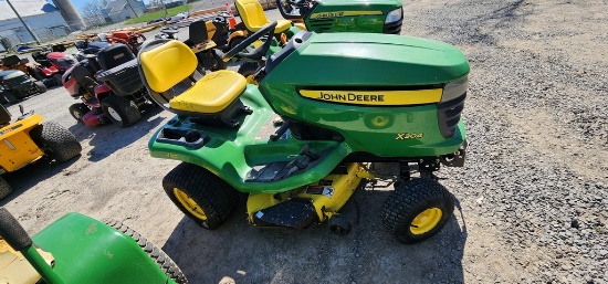 John Deere X304 Riding Mower (RUNS)