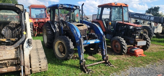 New Holland Tractor W/Loader (SALVAGE)