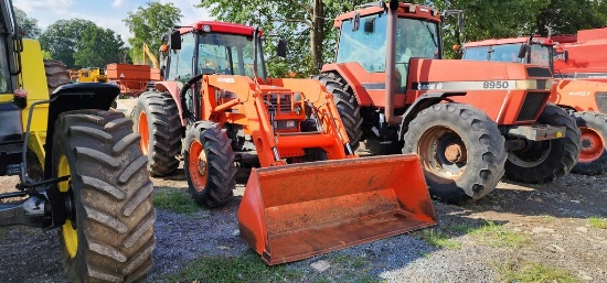 Kubota M9000 Tractor  w/Loader (RUNS)