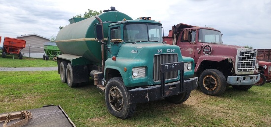 1974 Mack Manure Truck (RUNS)(TITLE)